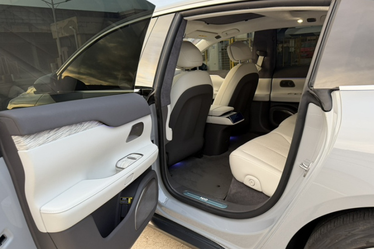 蔚来ET7 2022款 75kWh中控内饰7004