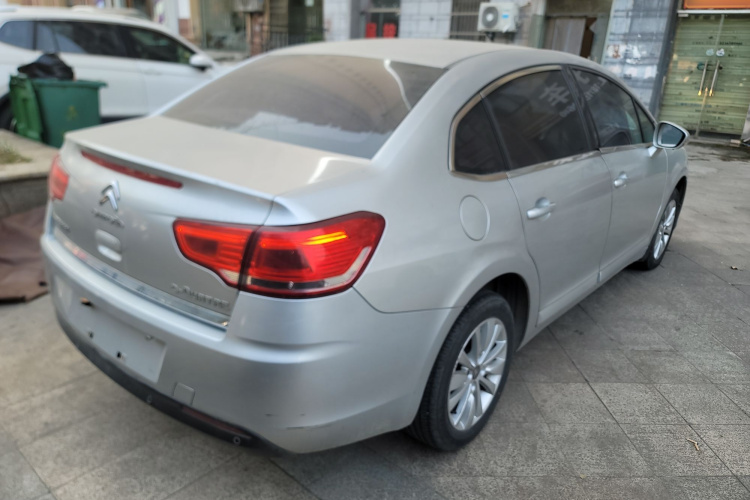 雪铁龙 世嘉 2013款 三厢 1.6L 手动品尚型车身外观7