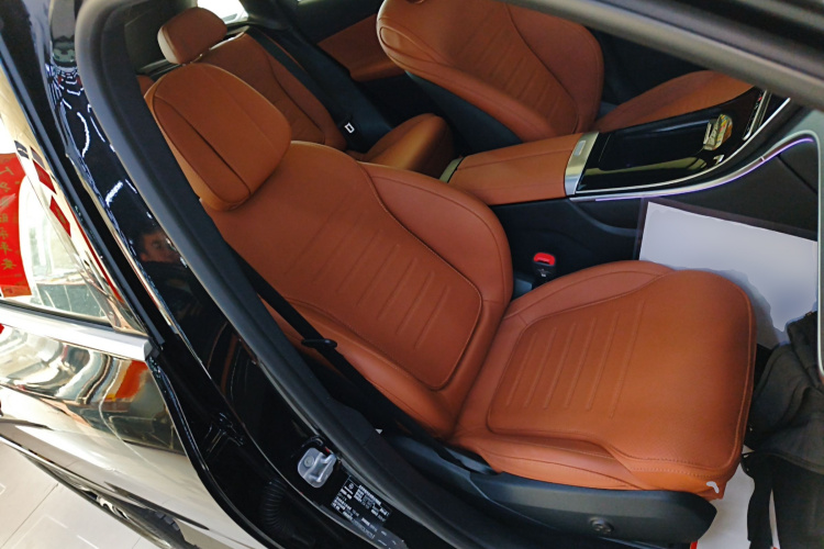 奔驰GLC 2025款 改款 GLC 260 L 4MATIC 豪华型局部细节41