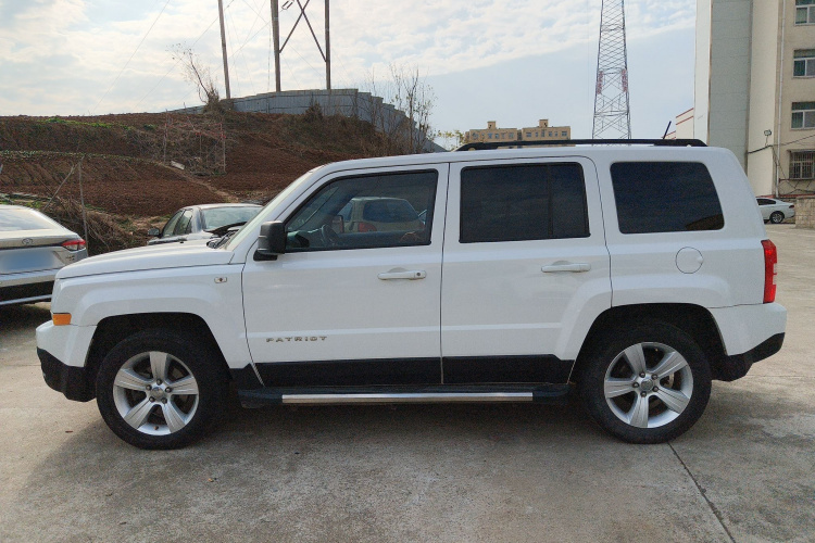 Jeep 自由客 2014款 2.0L 运动增强版车身外观6003