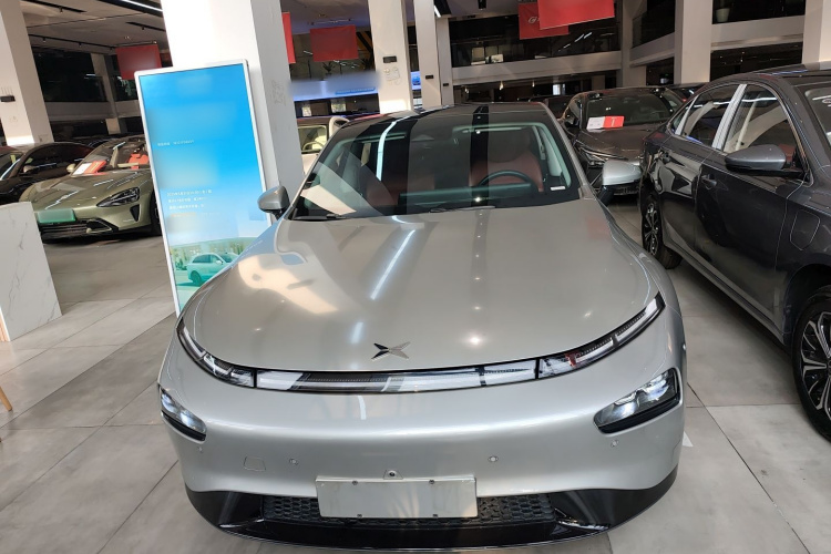 小鹏P7 2022款 670N+车身外观2