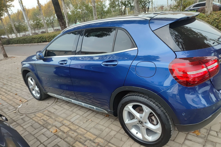 奔驰GLA 2018款 GLA 200 动感型车身外观4
