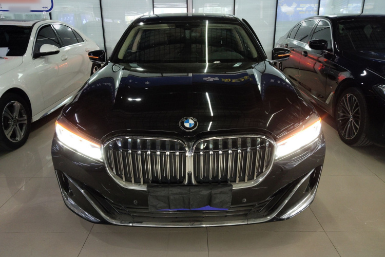 宝马7系 2019款 改款 730Li 豪华套装车身外观2