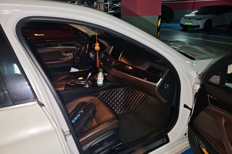 宝马5系 2017款 525Li 豪华设计套装局部细节9005