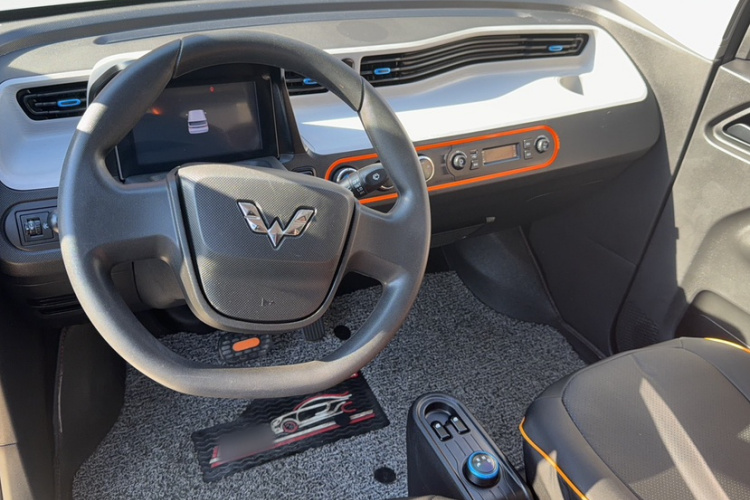 五菱汽车 宏光MINIEV 2020款 自在款 磷酸铁锂中控内饰7002