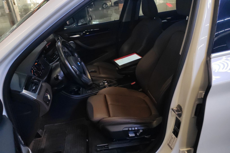 宝马X1 2021款 改款 sDrive25Li 领先型中控内饰19