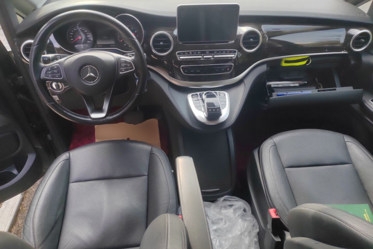 奔驰V级 2017款 V 260 领航版中控内饰12