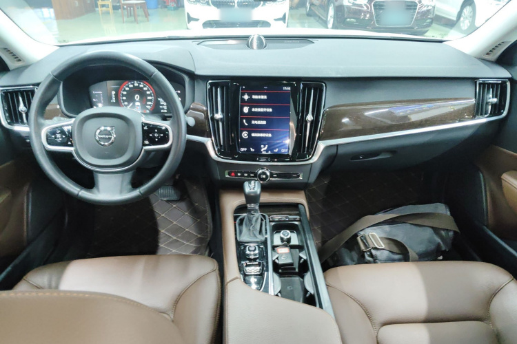 沃尔沃S90 2018款 T4 智远版中控内饰12