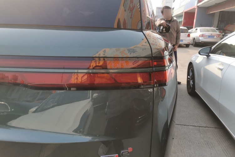 腾势N9 2025款 尊荣型车身外观6006