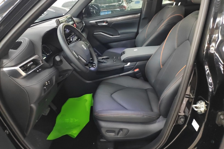 丰田 皇冠陆放 2024款 2.5L HEV四驱豪华版局部细节19