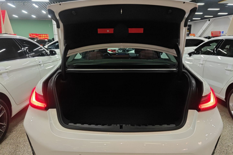 宝马3系 2024款 320Li M运动套装机舱底盘23