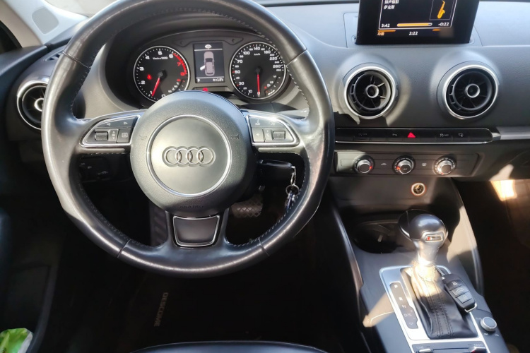 奥迪A3 2014款 Sportback 35 TFSI 自动时尚型中控内饰13
