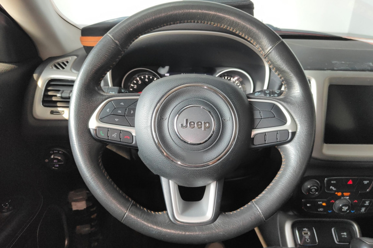 Jeep 指南者 2017款 200T 自动家享版中控内饰13