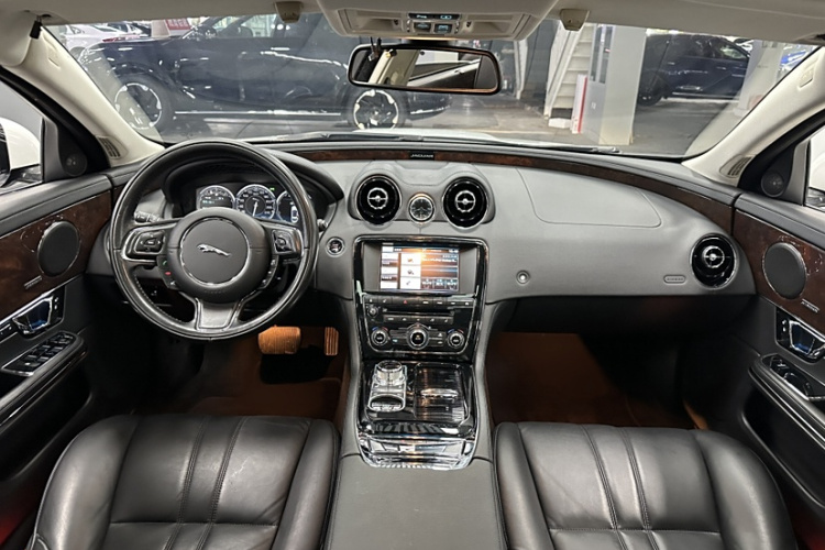 捷豹XJ 2015款  XJL 3.0 SC 两驱全景商务版局部细节9003