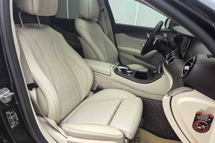 奔驰E级 2018款 E 200 L中控内饰7001