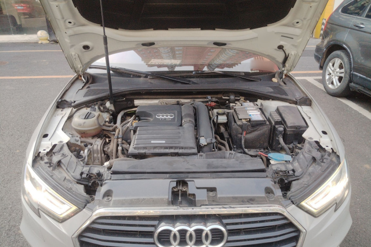 奥迪A3 2018款 30周年年型 Limousine 35 TFSI 运动型机舱底盘24