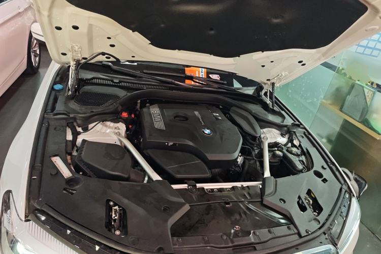宝马5系 2020款 525Li M运动套装机舱底盘24