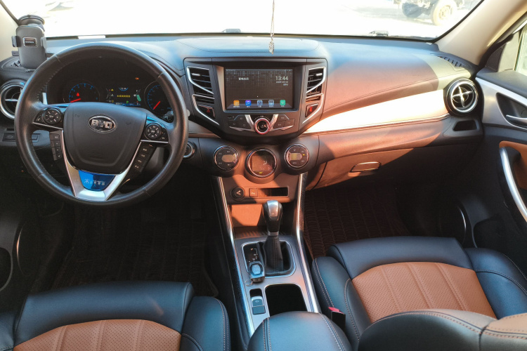 比亚迪 宋 2016款 2.0TID 自动尊贵型中控内饰12