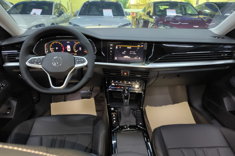 大众 帕萨特 2025款 出众款 380TSI 龙腾版中控内饰7002