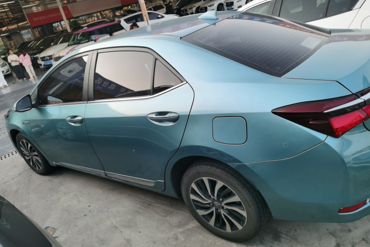 丰田 卡罗拉 2017款 改款双擎 1.8L E-CVT精英版车身外观4