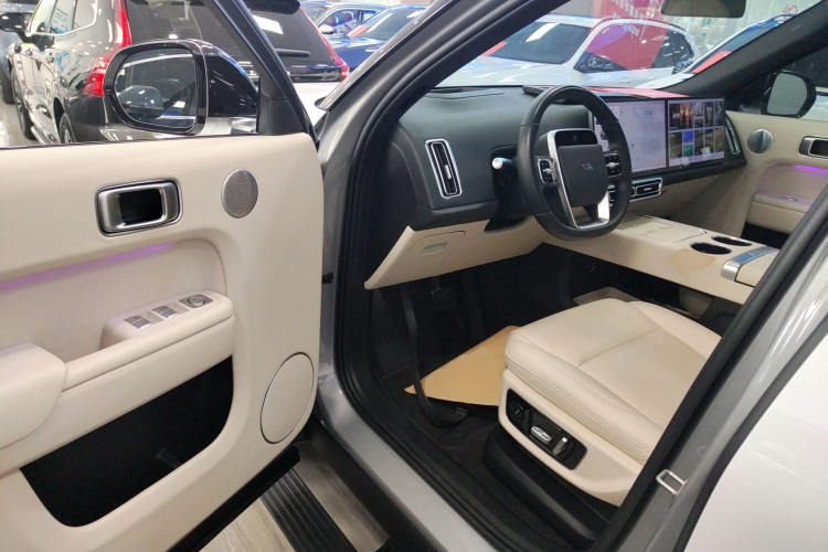 理想汽车 理想L8 2023款 Pro中控内饰20