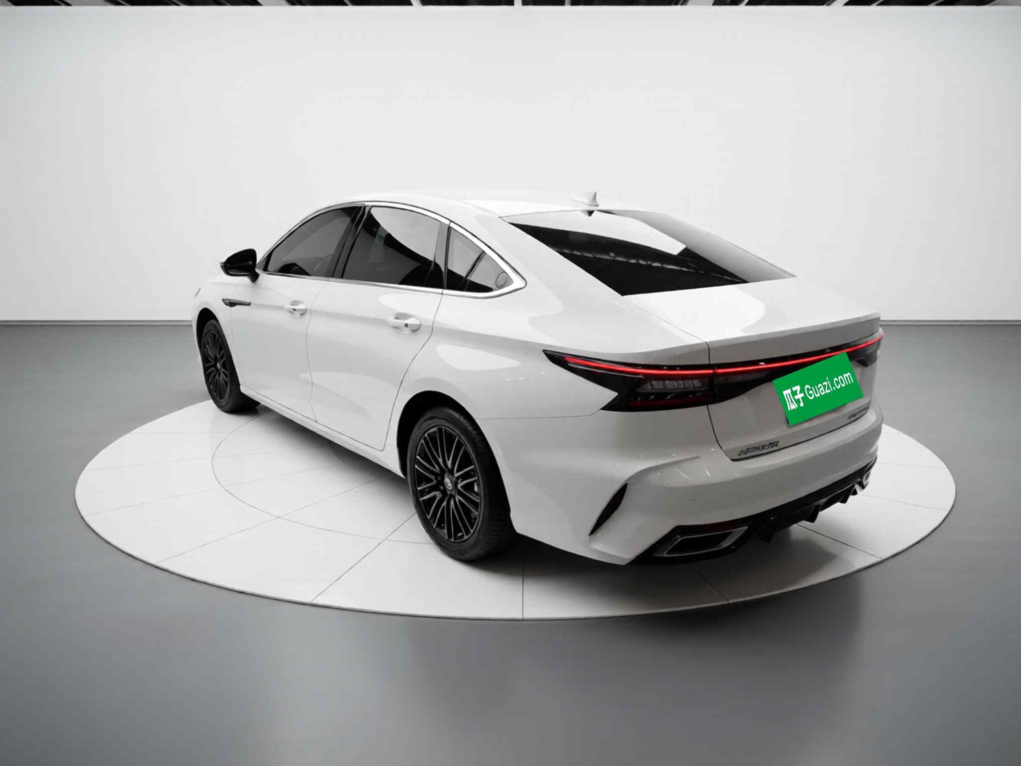 奇瑞 艾瑞泽8 2024款 1.6T DCT 卓越版(3)