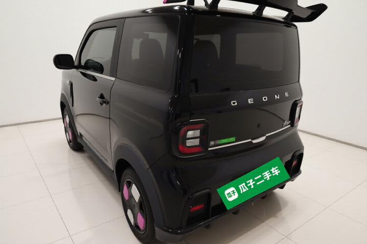 吉利银河 2024款 200km 熊猫卡丁车身外观5