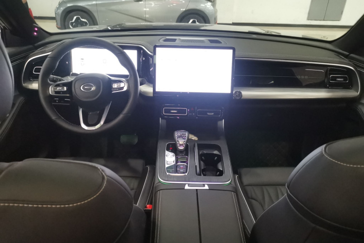 广汽传祺 传祺GS8 2024款 领航系列 2.0TGDI 两驱豪华智联版中控内饰12