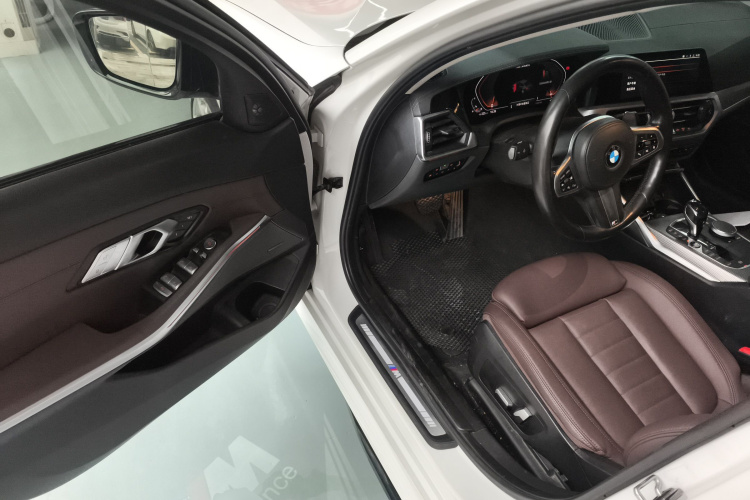 宝马3系 2020款 330Li xDrive M运动曜夜套装中控内饰7003