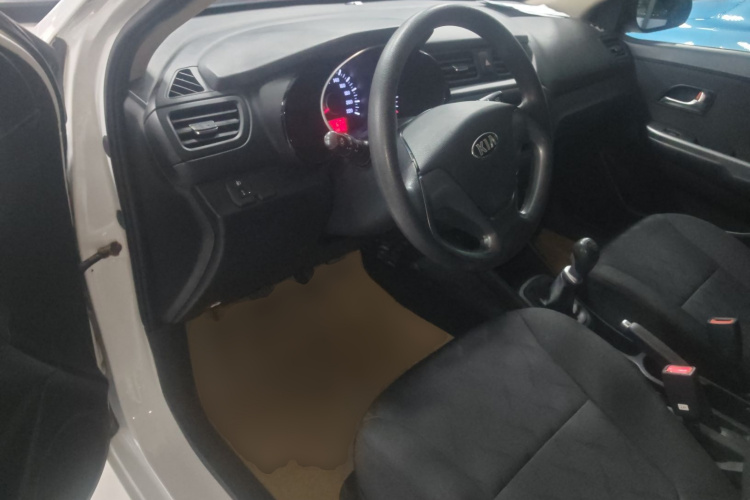 起亚K2 2015款 三厢 1.4L MT GLS中控内饰20