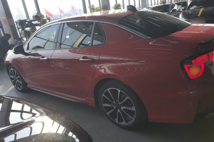 领克03 2020款 2.0TD 自动劲版车身外观4