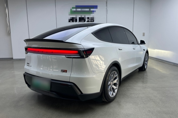 特斯拉 Model Y L 2025款 长续航全轮驱动版车身外观6006