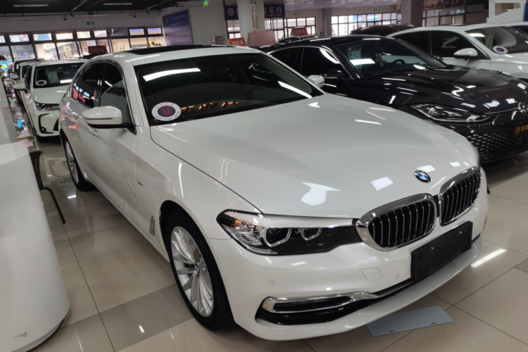 宝马5系 2018款 530Li 领先型 豪华套装车身外观3
