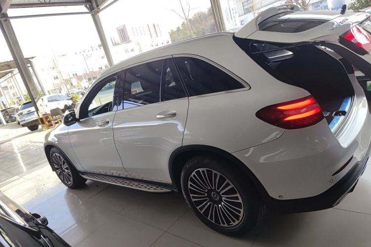奔驰GLC 2018款 改款 GLC 260 4MATIC 动感型车身外观4
