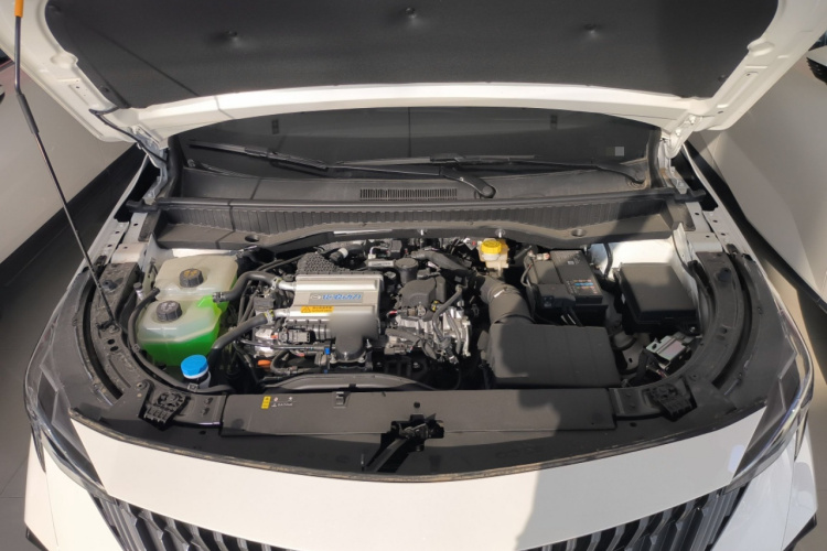 广汽传祺 传祺GS3 2023款 影速 270T 劲享版机舱底盘24