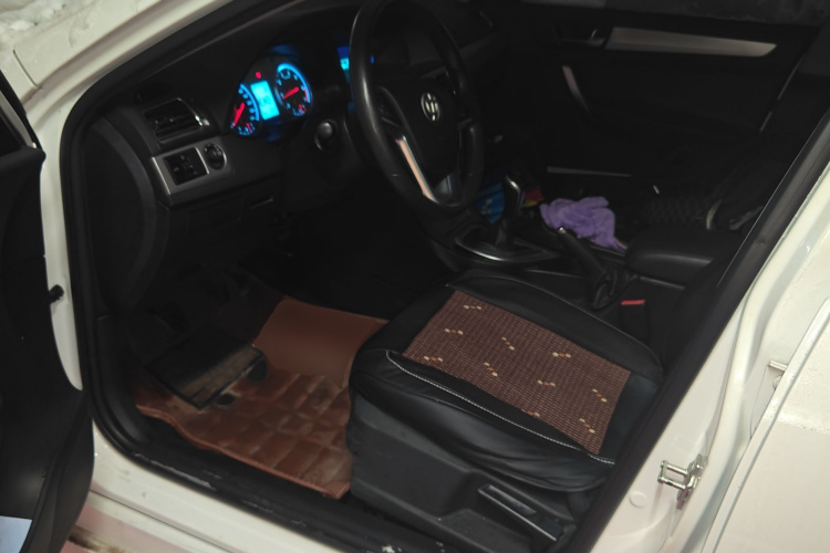 中华H530 2017款 1.6L 手动舒适型中控内饰20