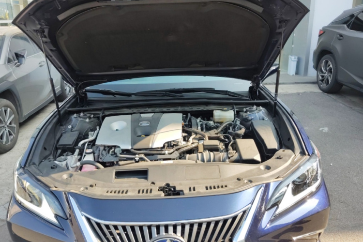 雷克萨斯ES 2020款 300h 卓越版机舱底盘24