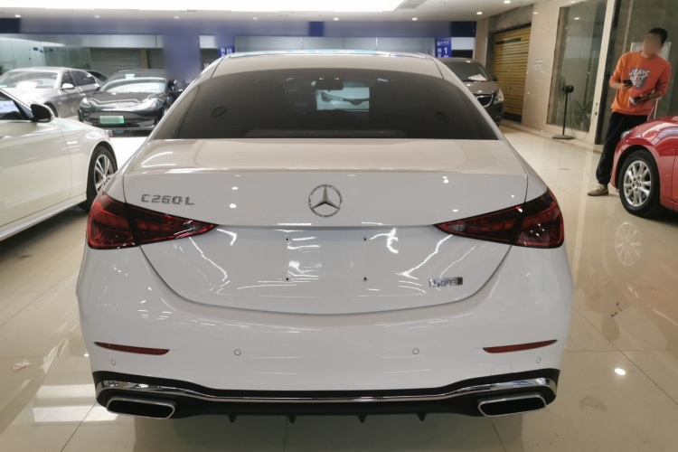 奔驰C级 2023款 改款二 C 260 L 运动版车身外观6