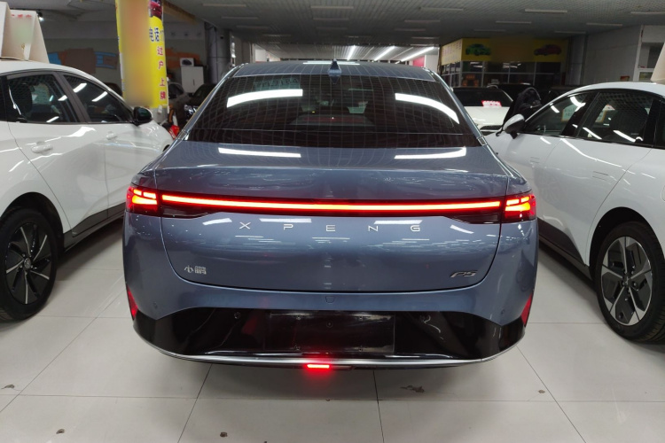小鹏P5 2022款 460E+车身外观6