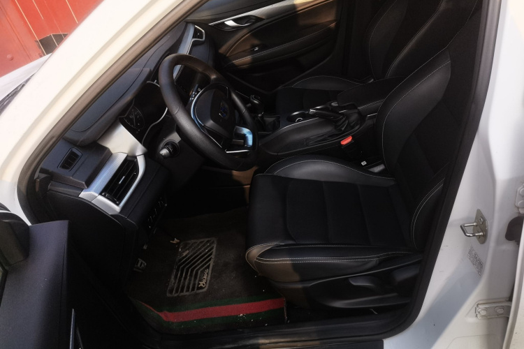 吉利汽车 远景S1 2019款 升级版 1.5L 手动幸福版中控内饰19