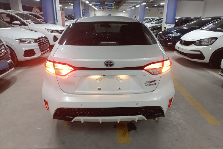 丰田 雷凌 2022款 双擎 1.8H E-CVT运动版车身外观6