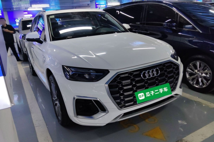 奥迪Q5L 2022款 45T 豪华动感型车身外观3