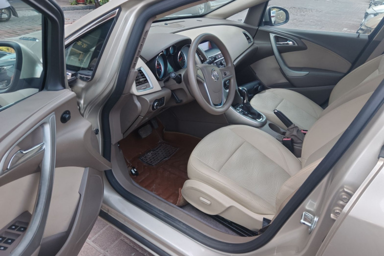 别克 英朗 2013款 GT 1.6L 自动时尚版中控内饰20