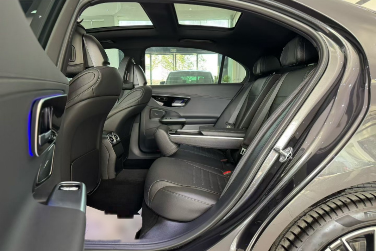 奔驰C级 2023款 改款二 C 260 L 运动版中控内饰7002