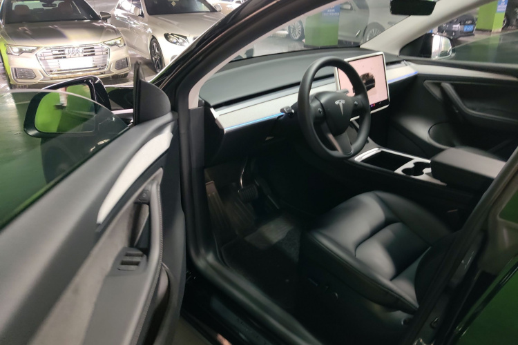 特斯拉 Model Y 2023款 后轮驱动版中控内饰7003