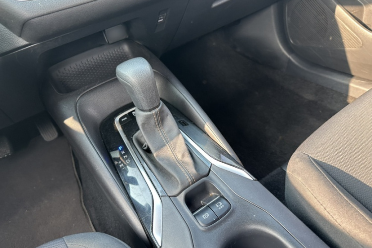 丰田 雷凌 2023款 TNGA 1.5L CVT进取版中控内饰7002