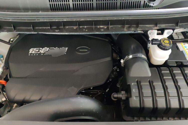 广汽传祺 传祺M8 2023款 领秀系列 390T 尊贵版机舱底盘24