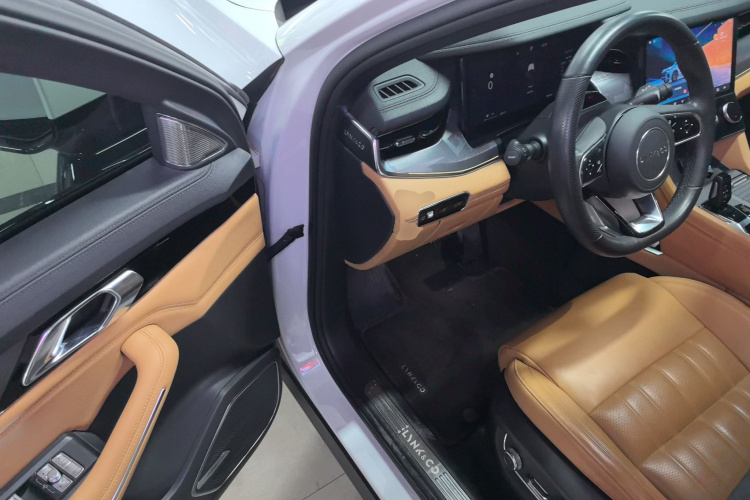 领克09 EM-P 2023款 2.0TD EM-P 远航版PM 七座中控内饰7003