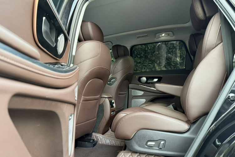 星途揽月 2023款 400T 四驱星尊版 6座中控内饰7002