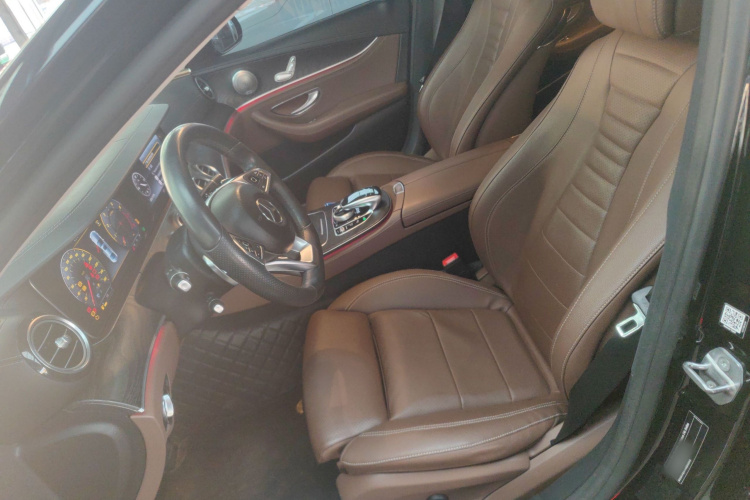 奔驰E级 2018款 改款 E 200 L 运动型中控内饰19